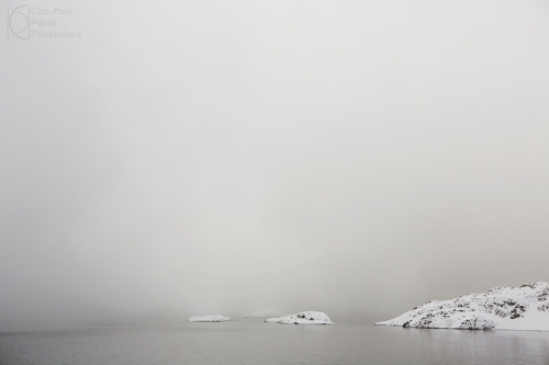 Lac perdu dans brouillard Blog